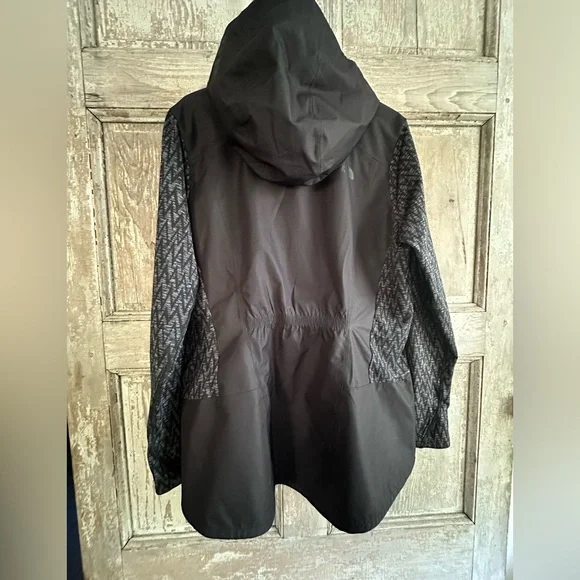 The North Face Women's Black Utility Jacket - Picture 4 of 4